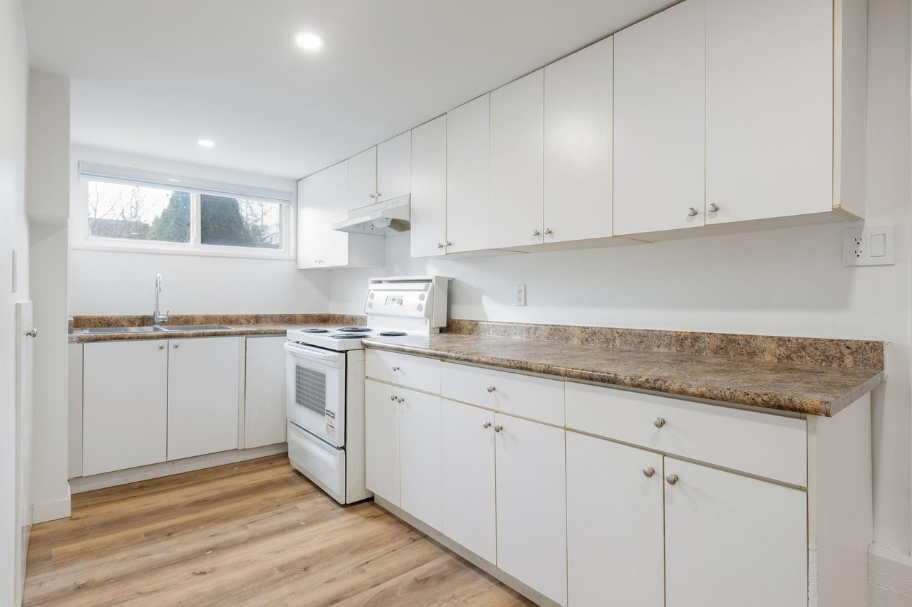 11443 87 Ave