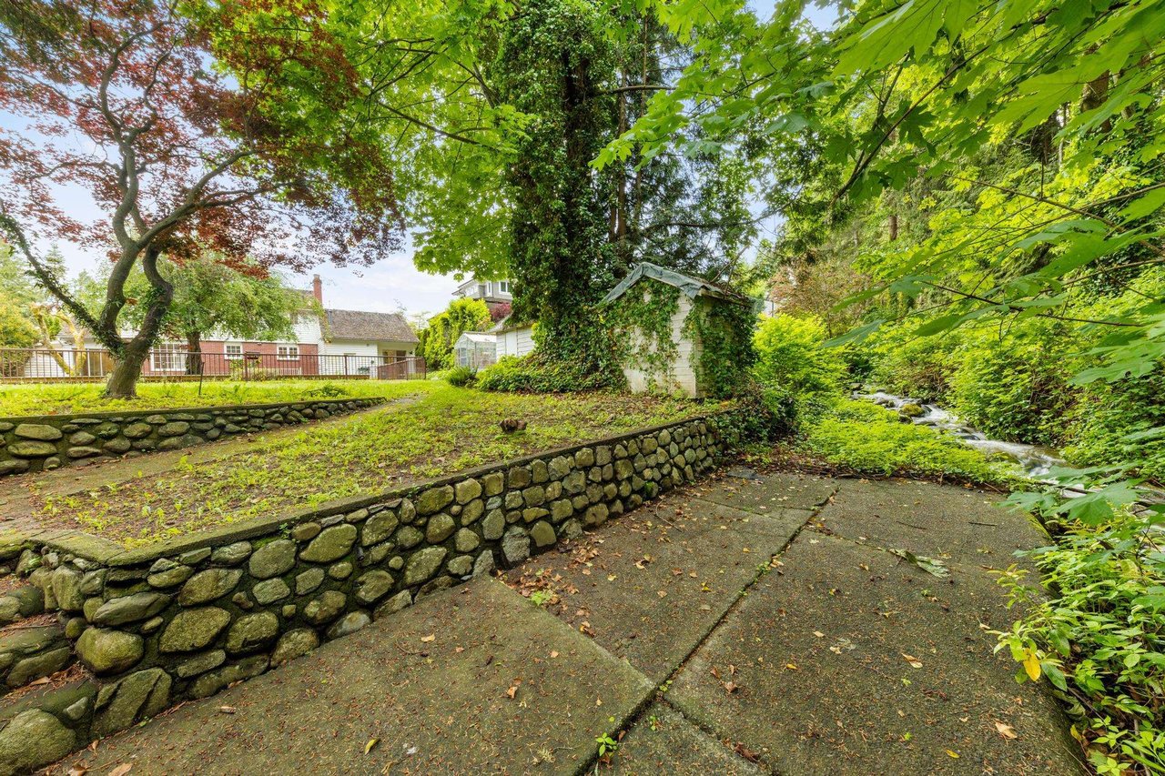 2050 Westdean Cres Cres