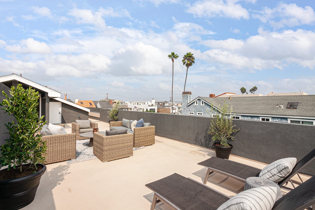 945 W Balboa Boulevard