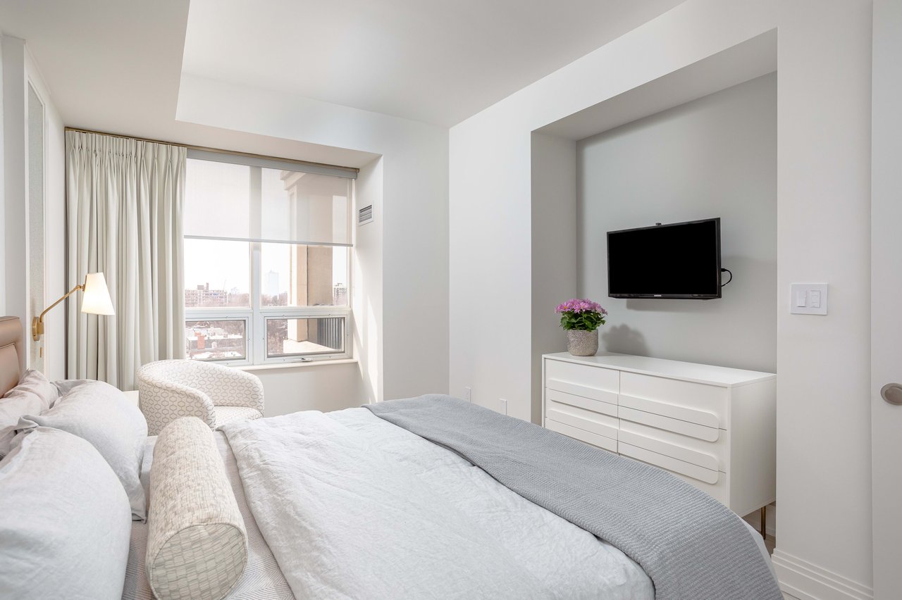 Yorkville Boutique Renovated Suite