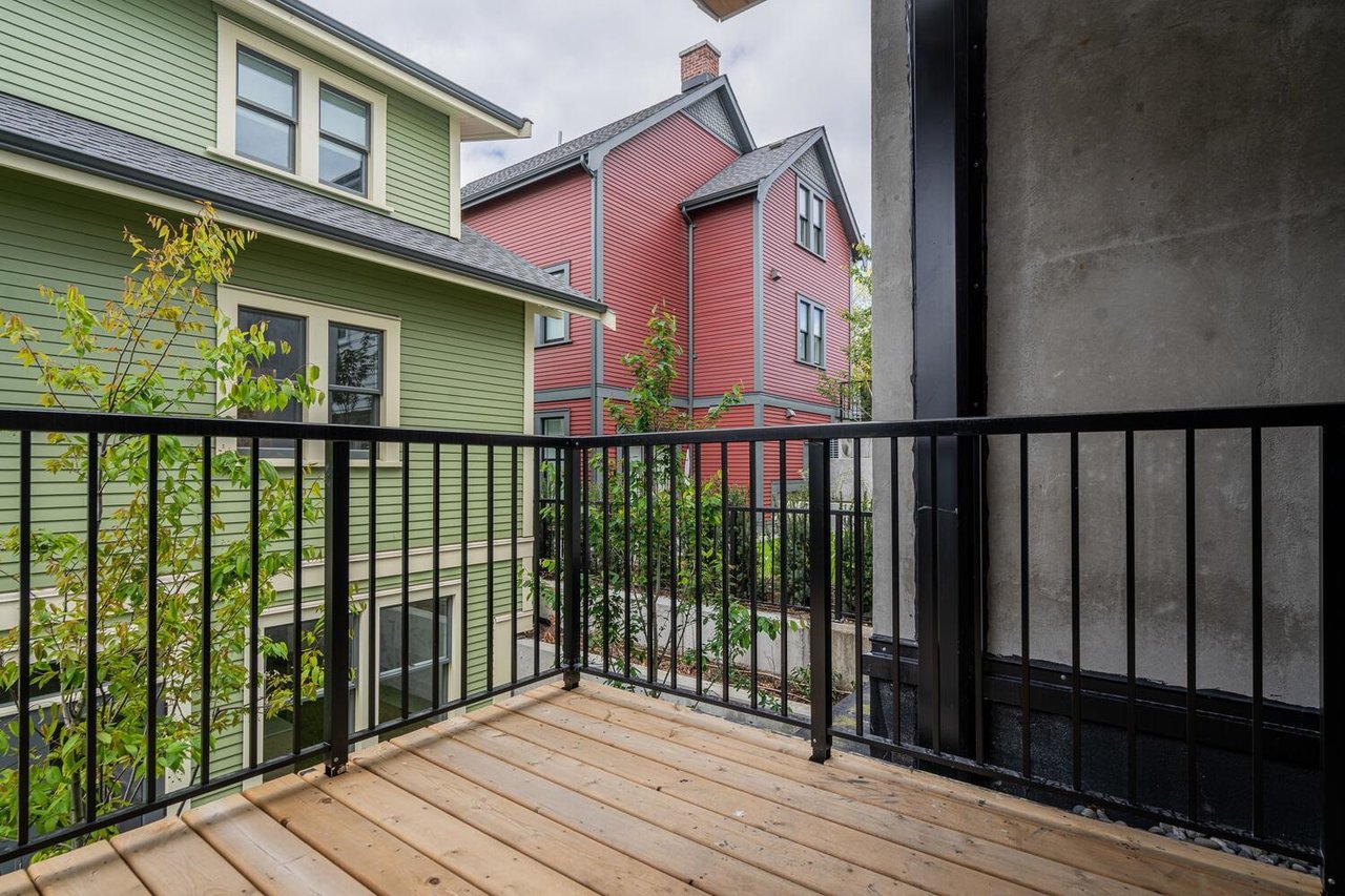 119-1306 Laval Square