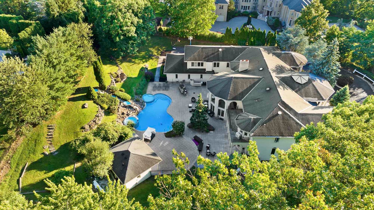 14 E Hill Ct, Cresskill