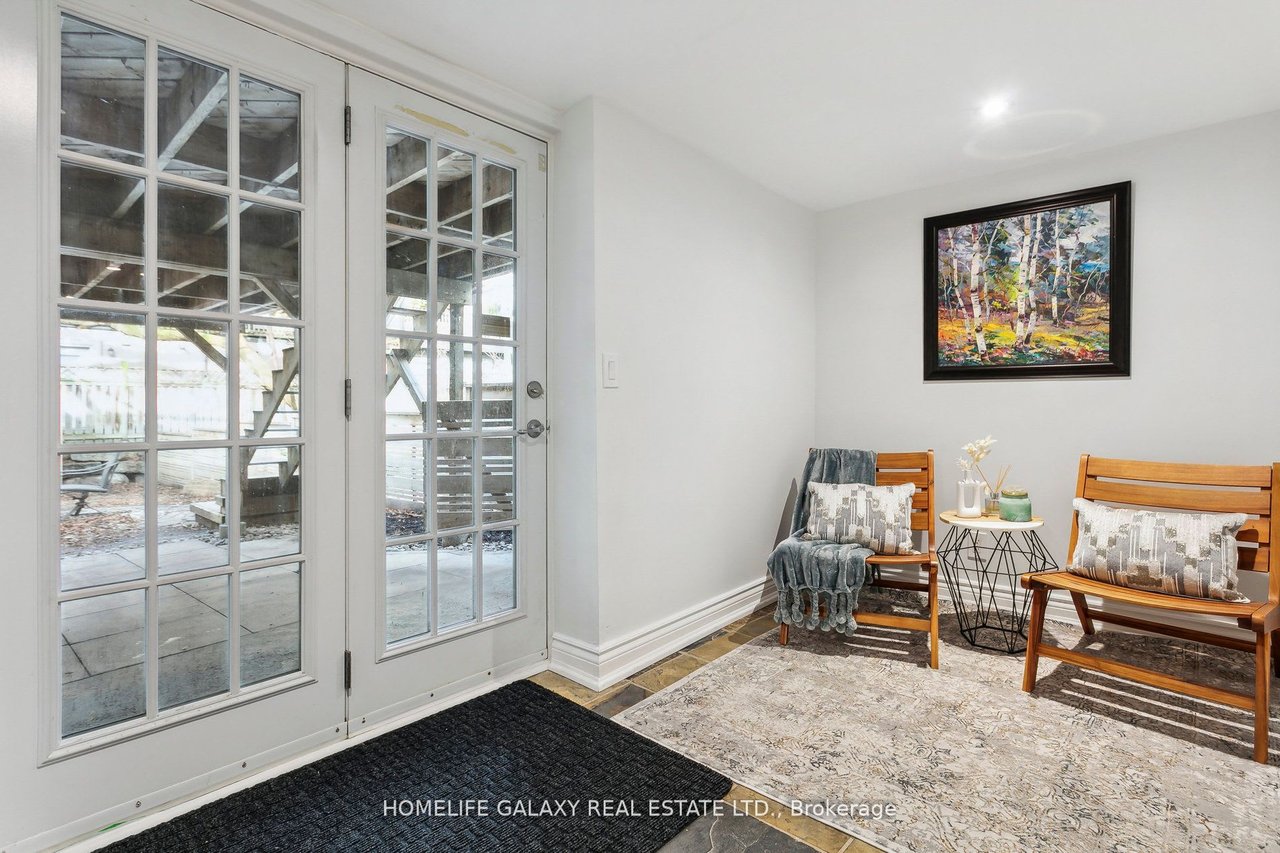 16 Jerome St