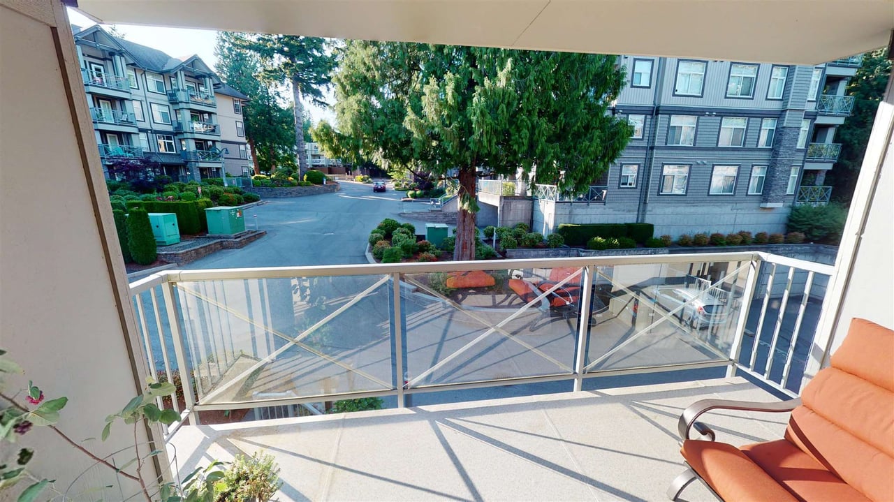 302-33328 E Bourquin Cres