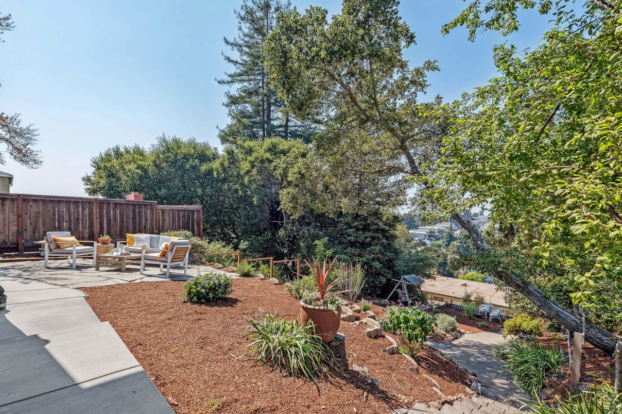 2455 Frances St