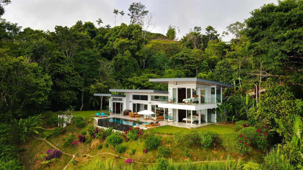 Contemporary Infinity Pool Home, Dominical, Puntarenas