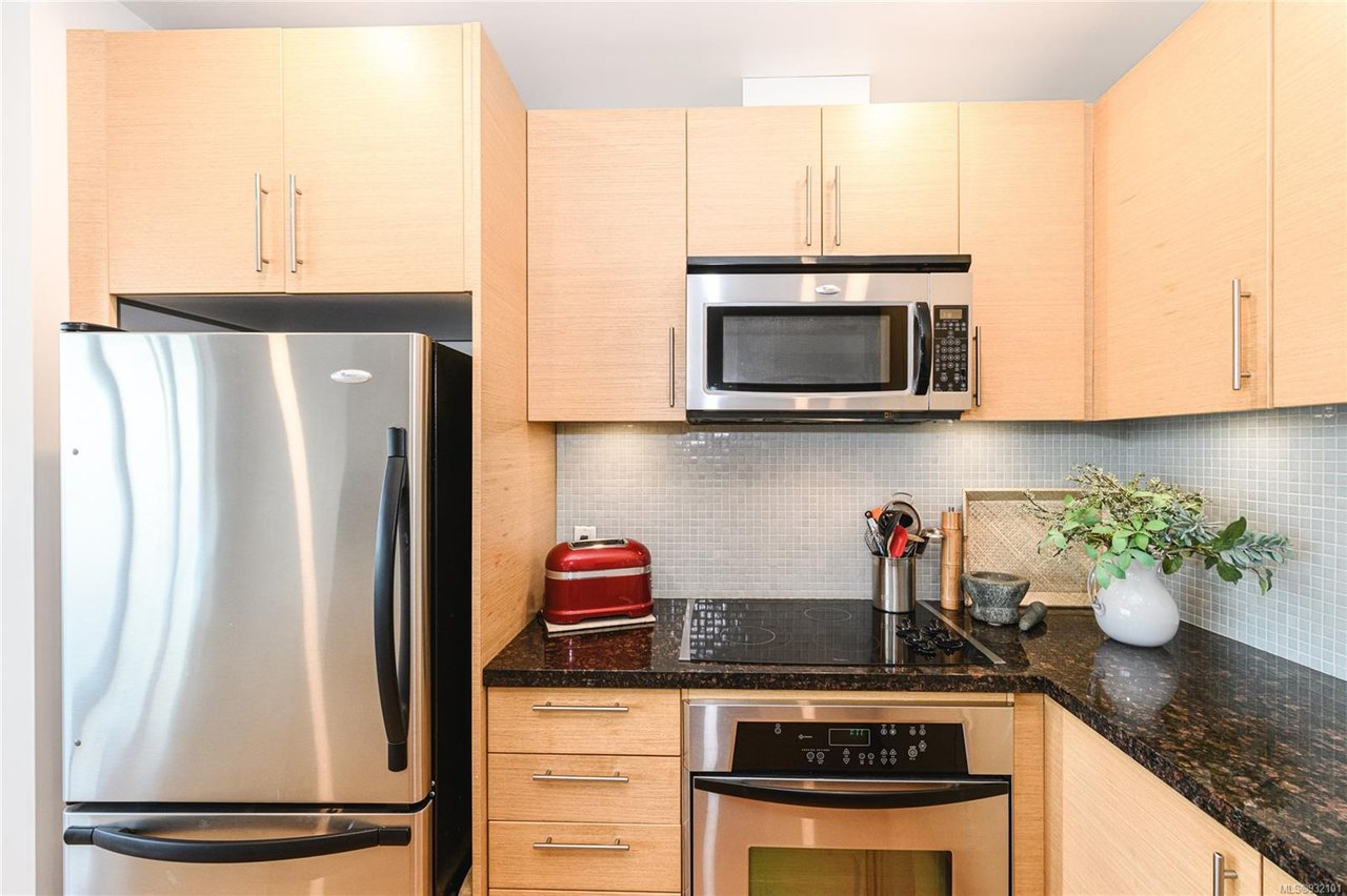 801-399 Tyee Rd