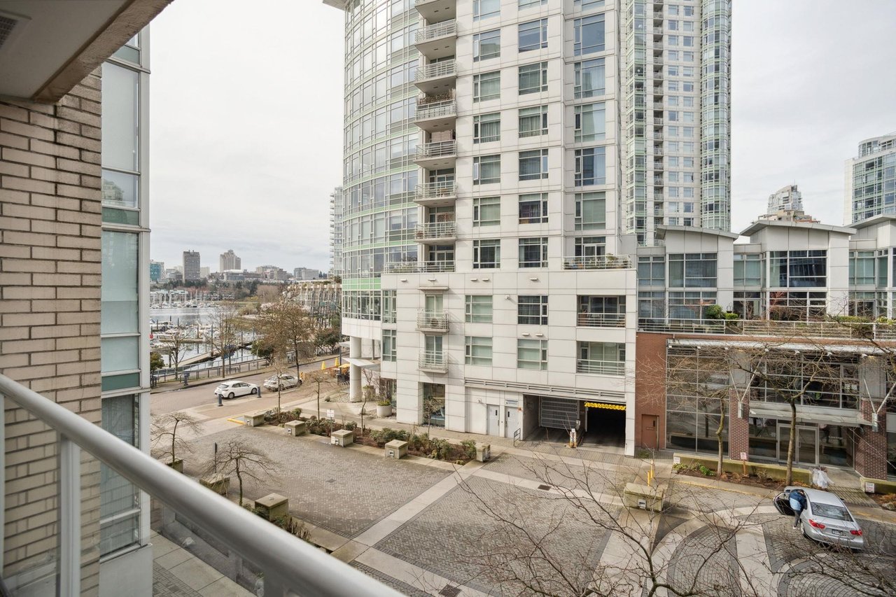 3D-193 Aquarius Mews, Vancouver