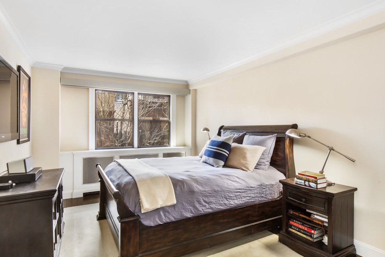 210 E 15th St, #7L