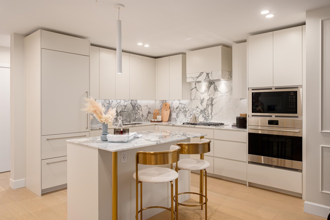 204-3668 W 10th Ave