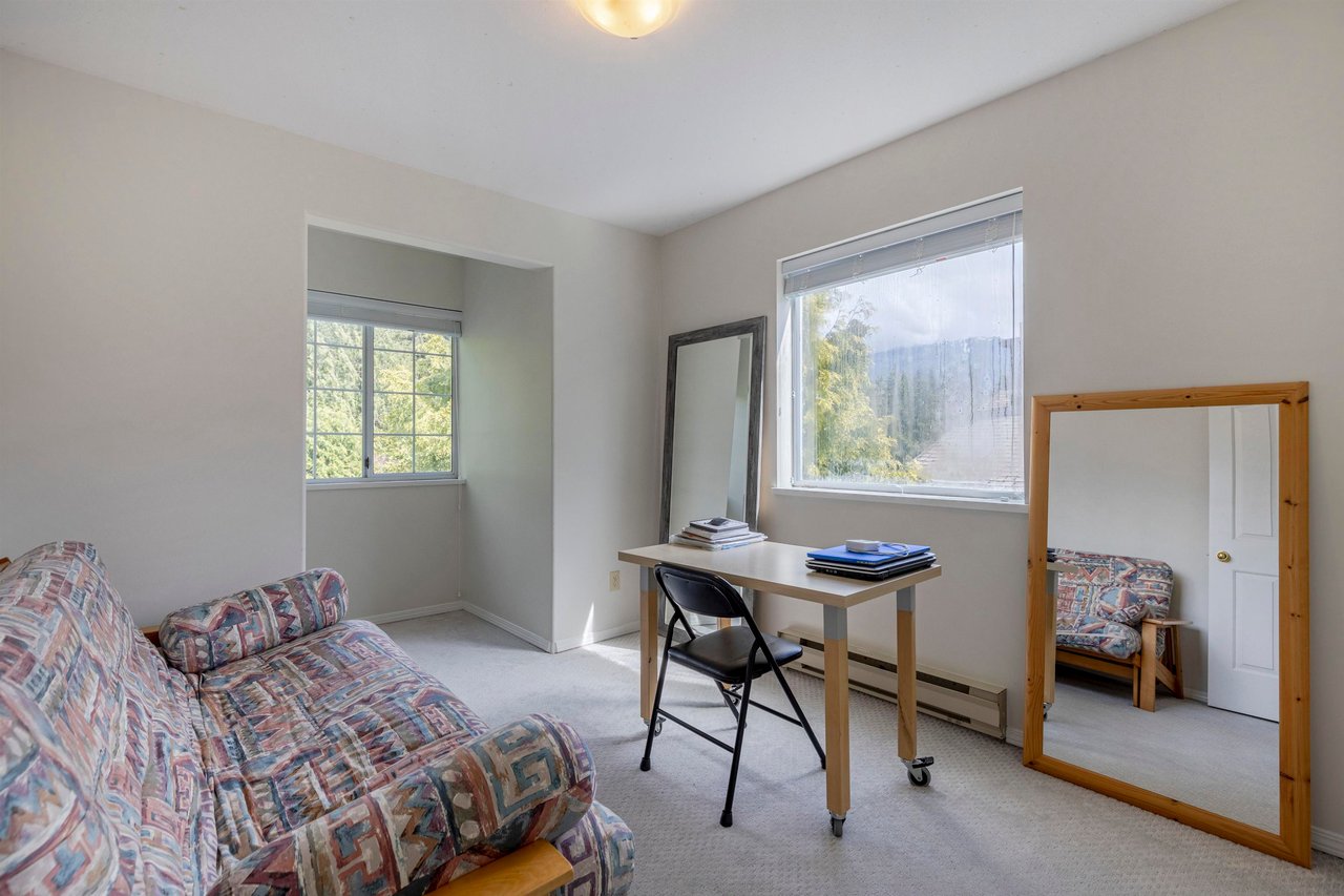 1037 Tobermory Wy