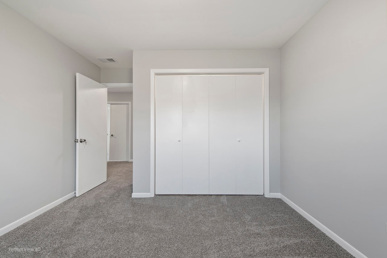 1506 Columbia Ct, Elk Grove Village, IL 60007