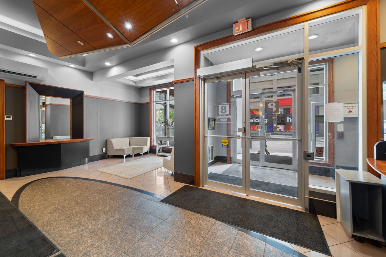 #203-8 Wellesley Street E