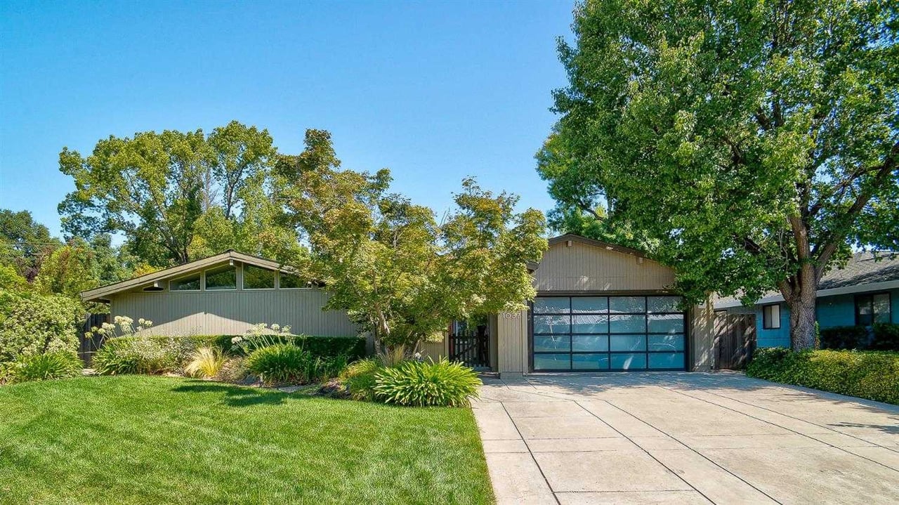 1037 Entrada Road