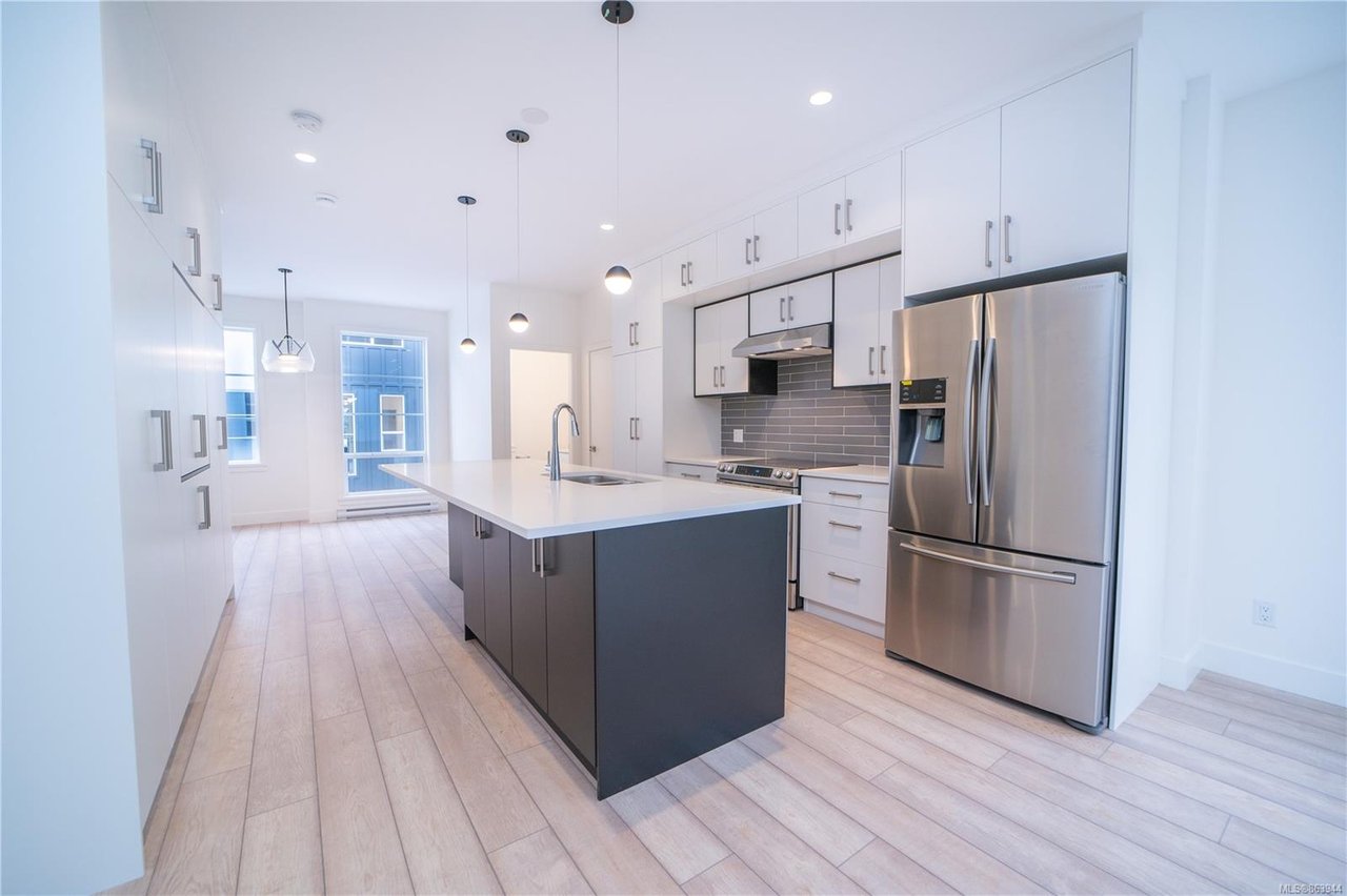 3-1052 Tillicum Rd, Saanich