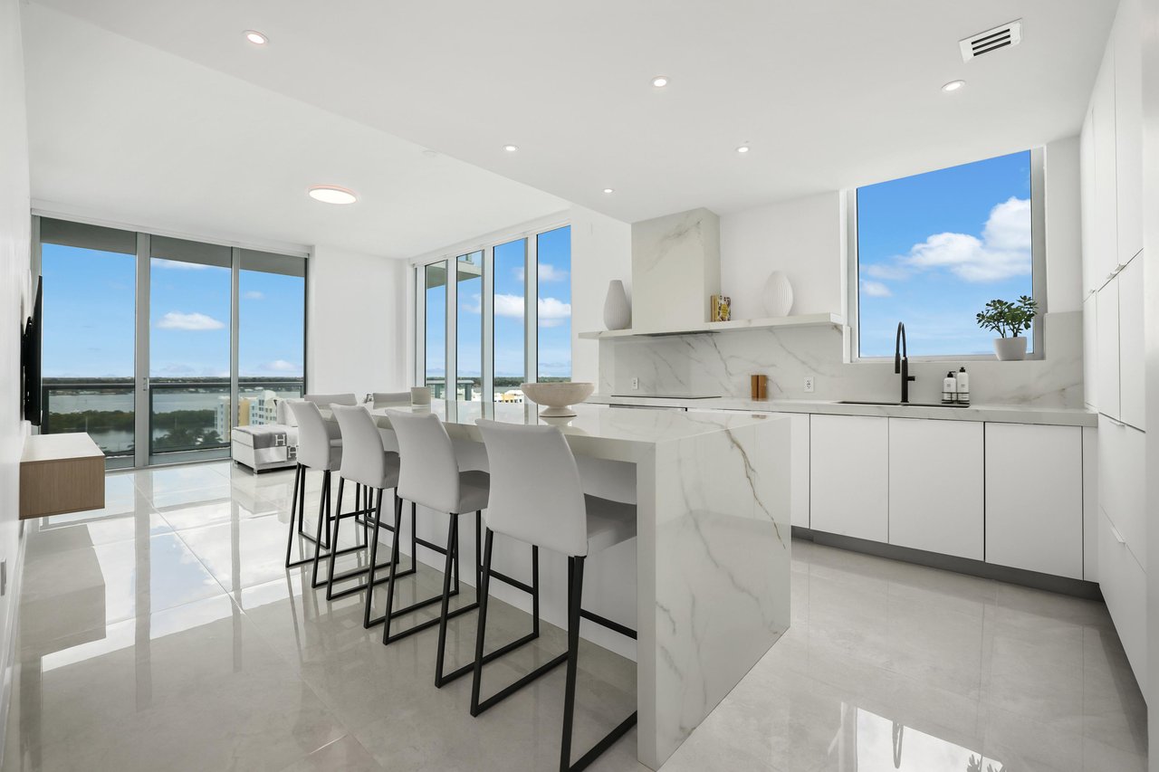 fully renovated with Calacatta porcelain 