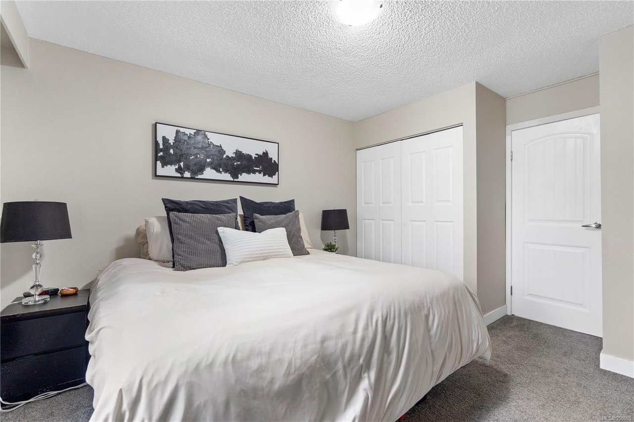 311-1025 Inverness Rd, Saanich