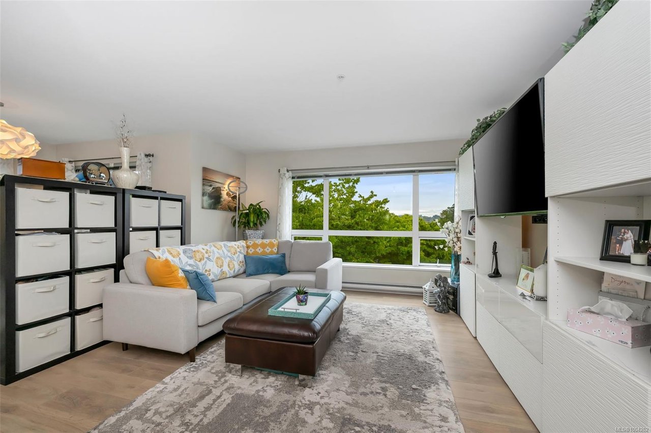 208-787 TYEE Rd, Victoria