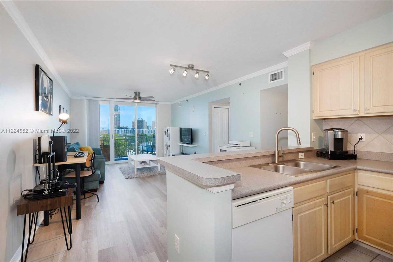 2665 Sw 37th Ave # 906