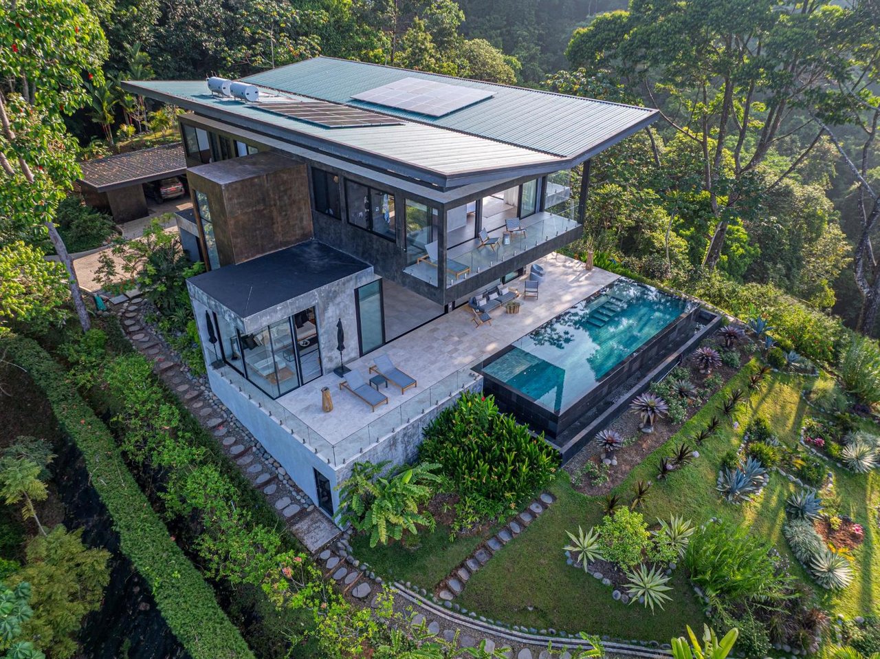 Architectural Whale Tail Villa, Dominical, Puntarenas