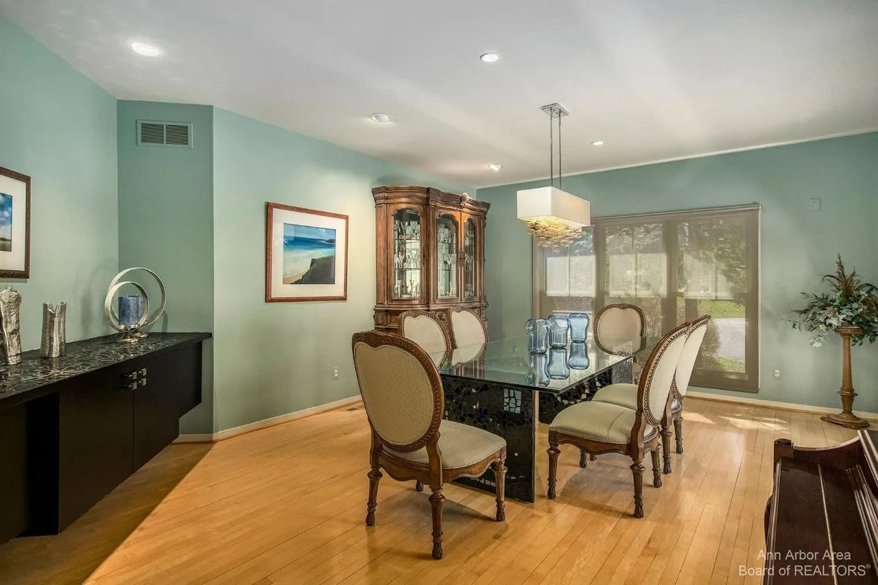 2566 Thornapple Drive, Ann Arbor, MI 48103