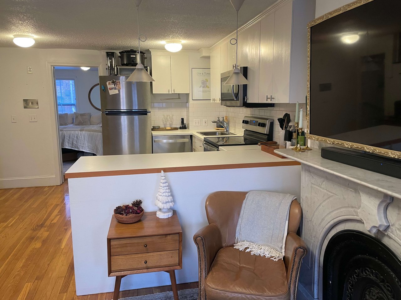 JULY - Appleton Street 2 bed 2 bath w. Private Patio & Laundry - Pets Negotiable!  HEAT AND HW incl! 