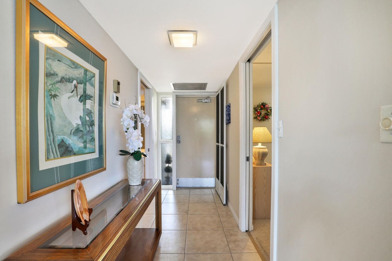 122 Lakeshore Drive #2320
