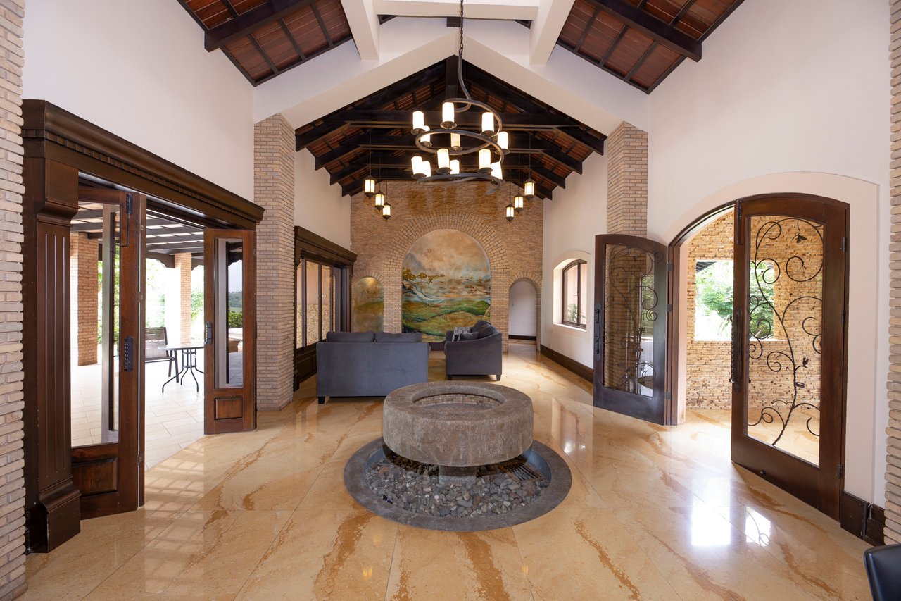 Tuscan Estate with Infinity Pool, Guacima, Alajuela