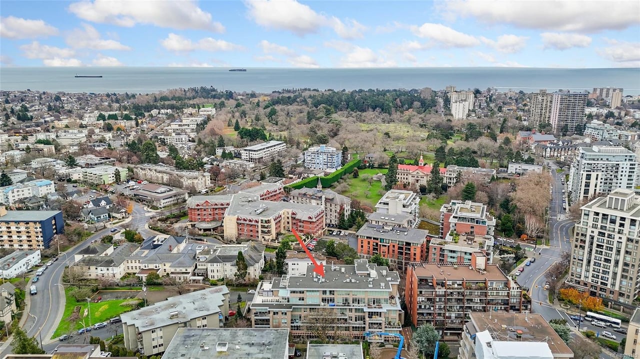 302-828 Rupert Terr, Victoria