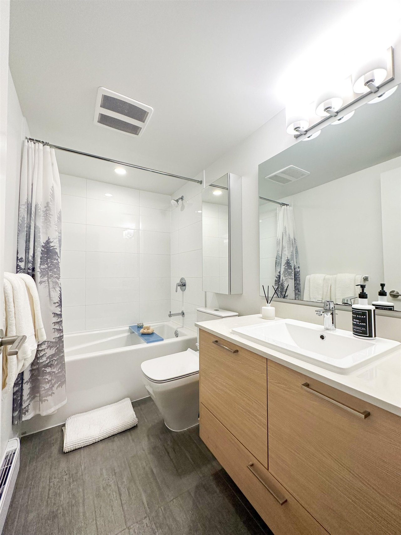 201-18505 Laurensen Pl