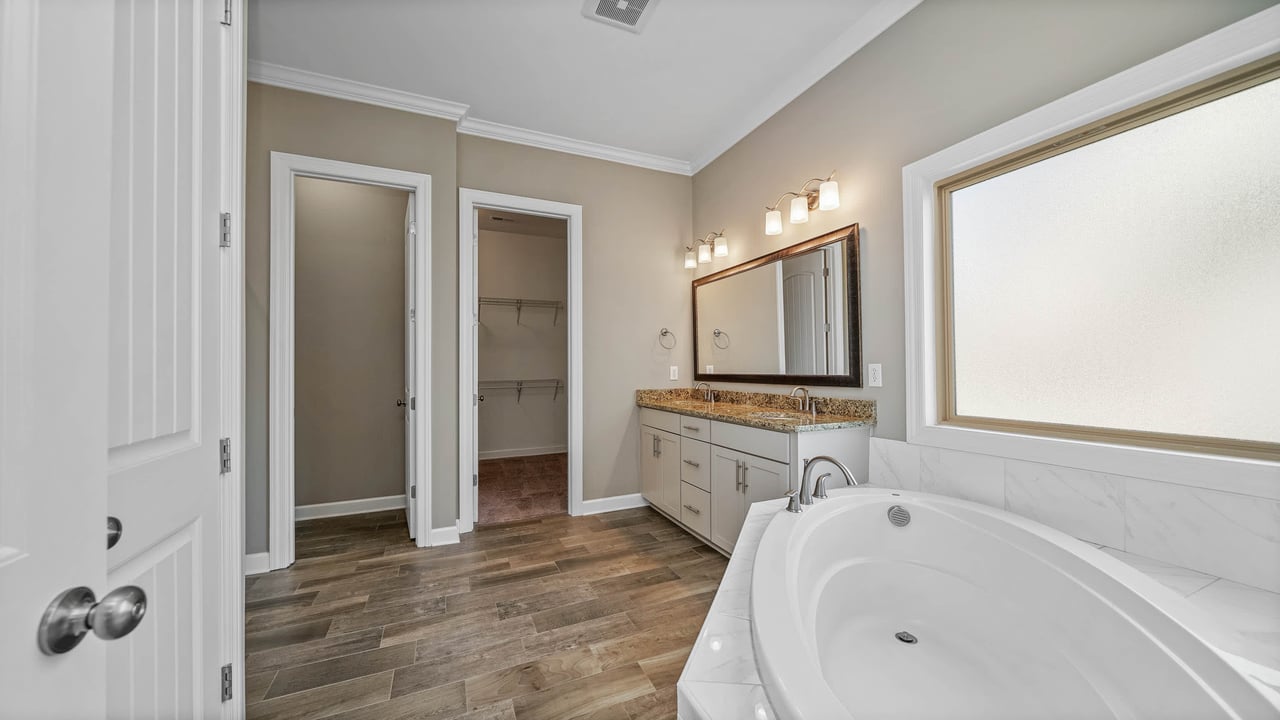 MADISON CITY SCHOOLS! 5BR/4BA house with LOTS of room to enjoy! 