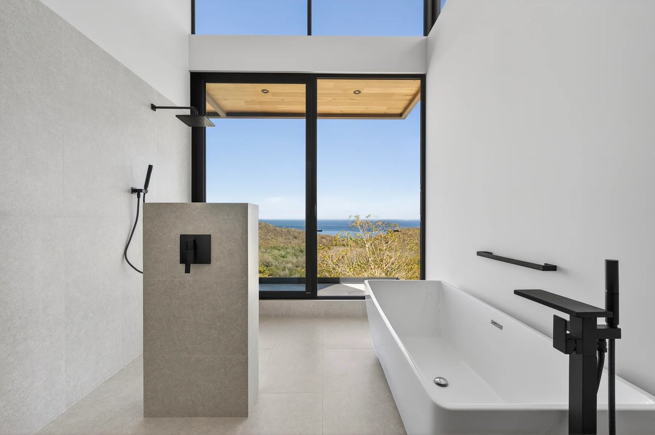 Luxury Infinity Pool Villa, Tamarindo, Guanacaste