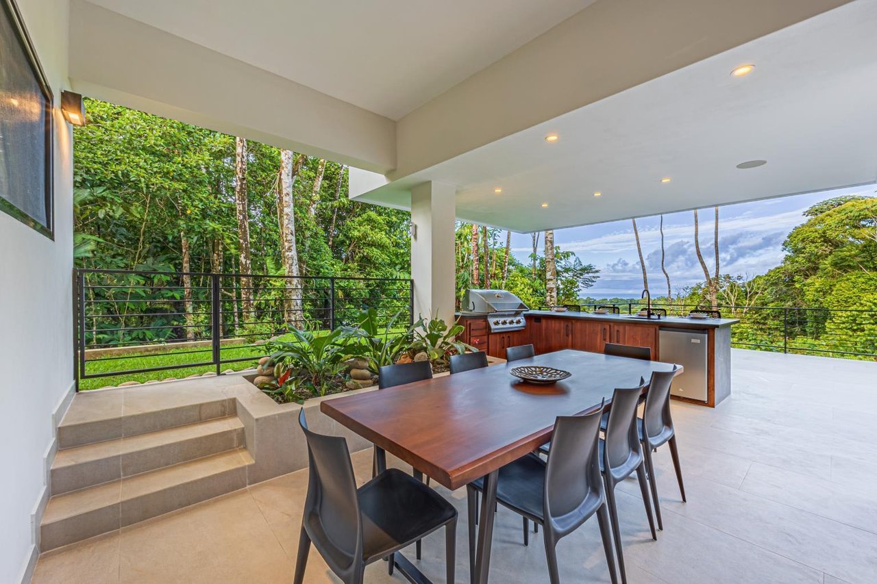 A Gem, Hidden in the Canopy With Ocean and Mountain Views