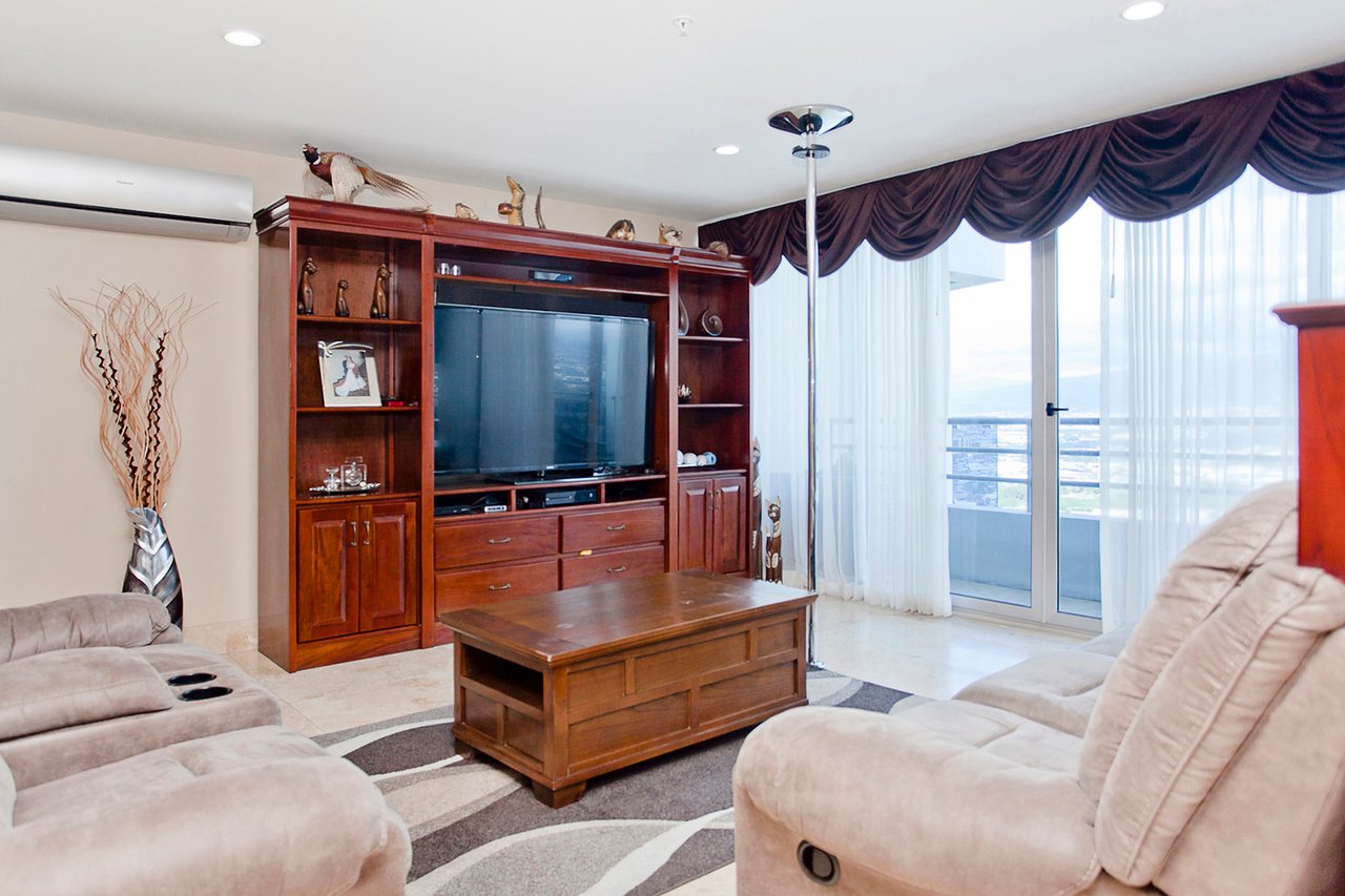 Custom Remodeled Jacuzzi Penthouse, Sabana and Rohrmoser, San Jose