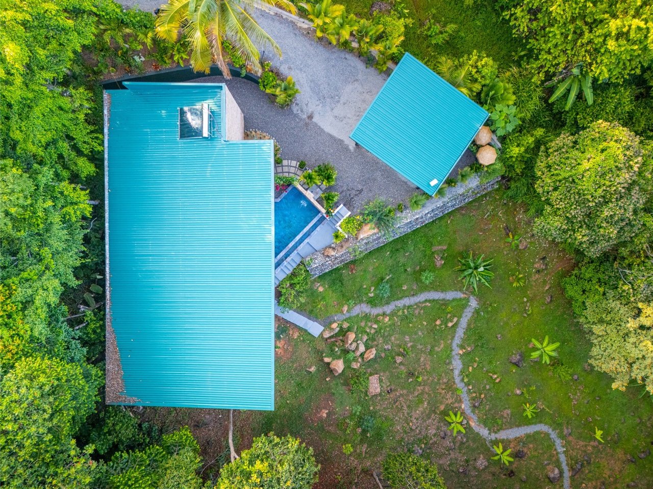 Modern Tropical Infinity Pool Home, Dominical, Puntarenas