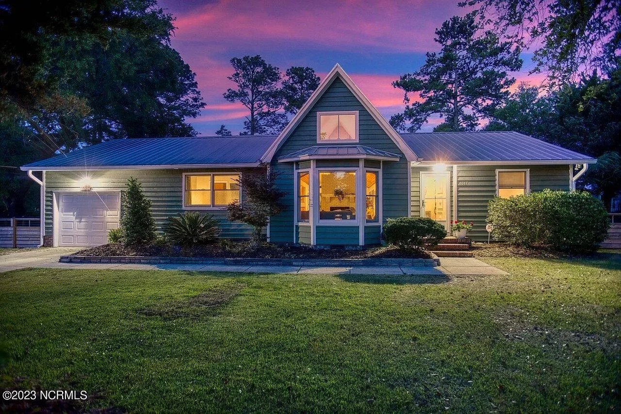 4817 Red Heart Dr