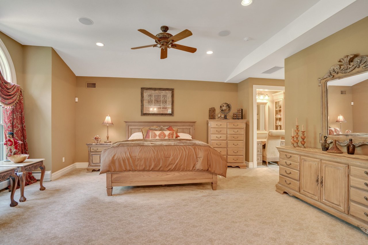 8 Glenbrook Drive