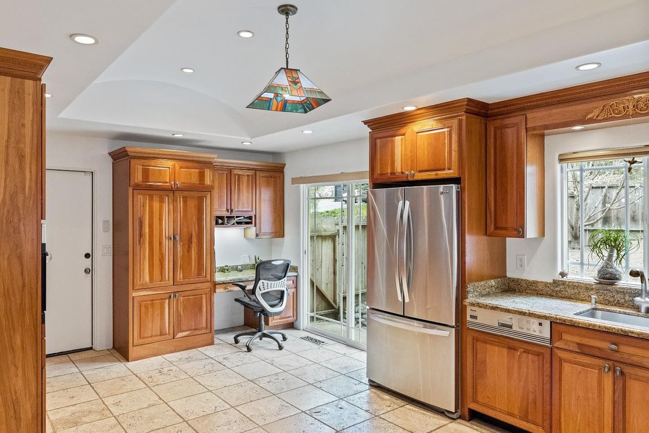 25429 Outlook Dr
