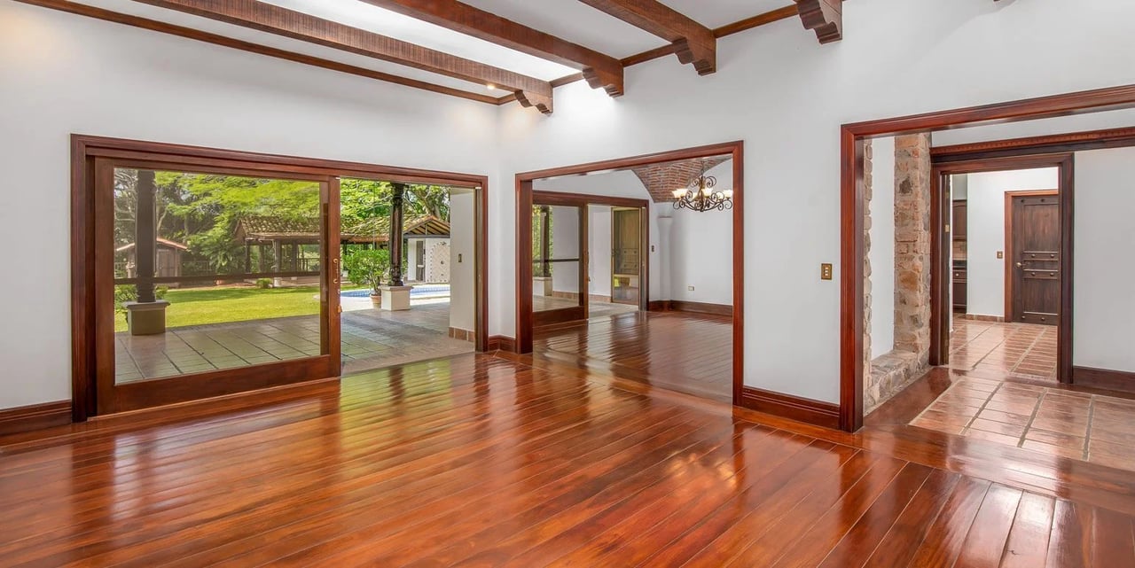 Spanish Colonial Golf Villa, Santa Ana, San Jose
