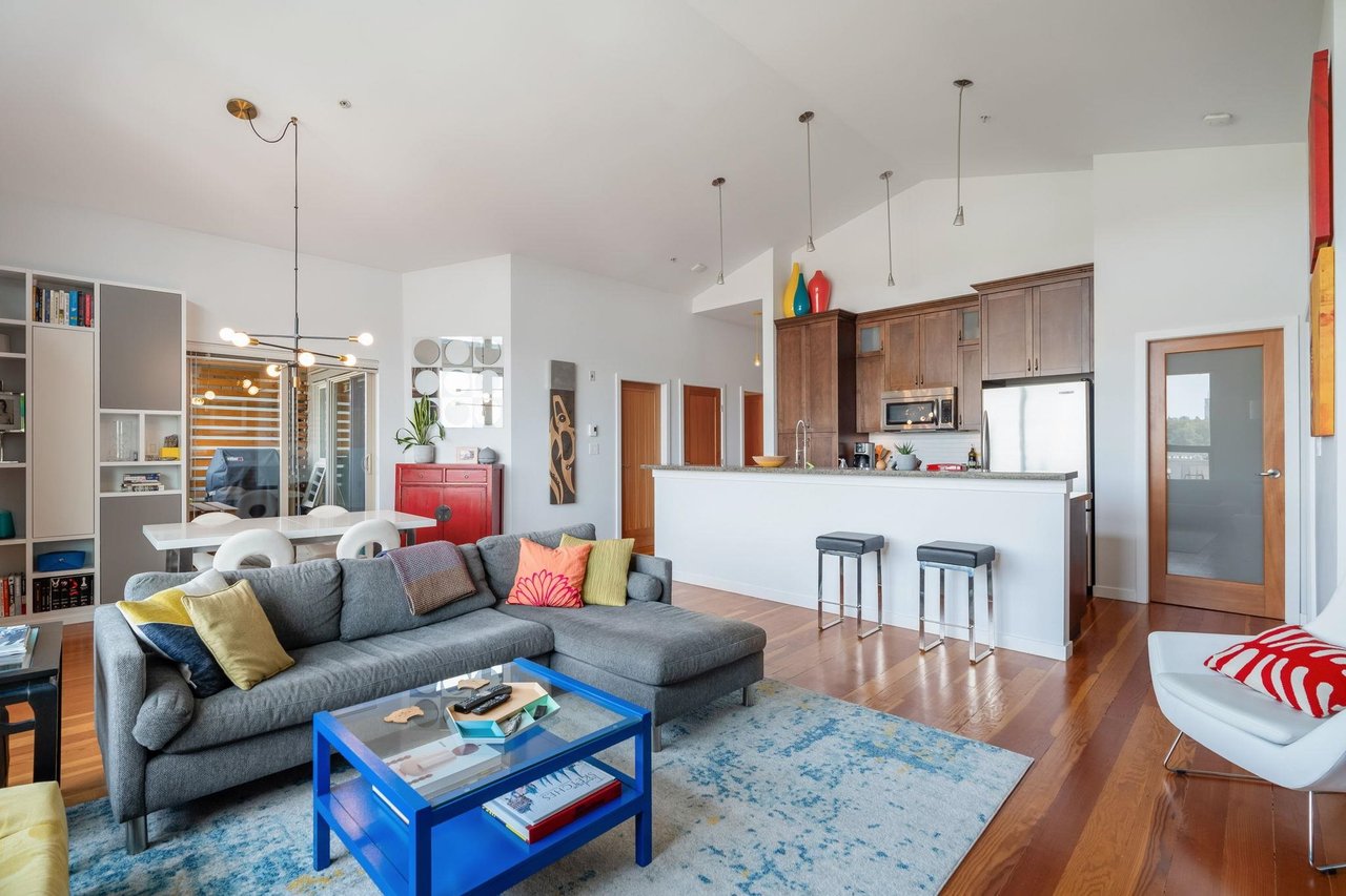 401-250 Salter St