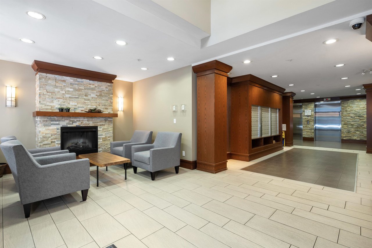 403-4833 Brentwood Dr