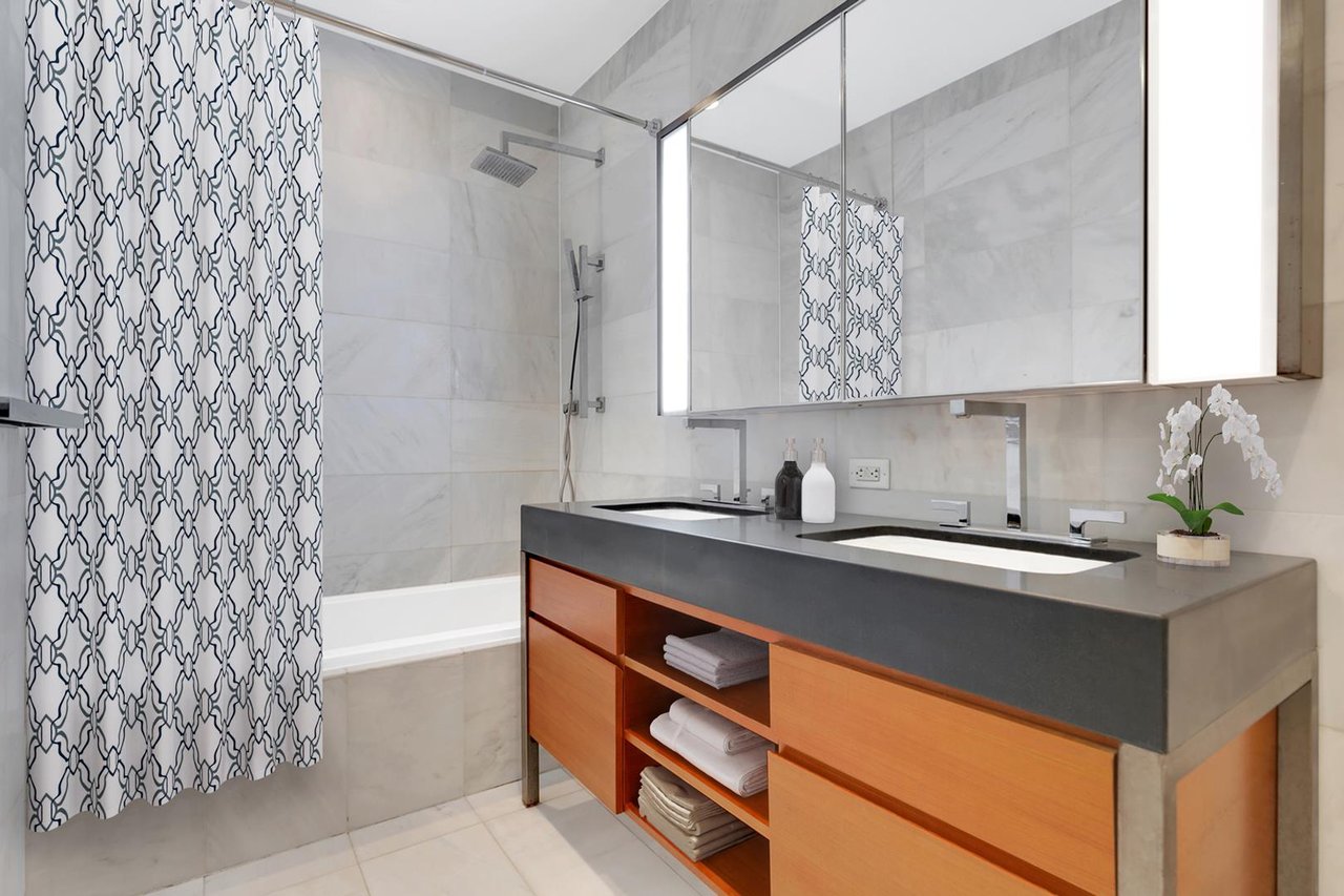 75 Wall Street, Apt 33-A