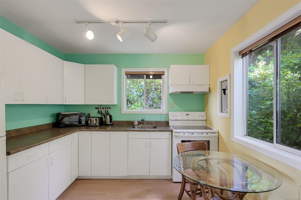 4955 Cordova Bay Rd