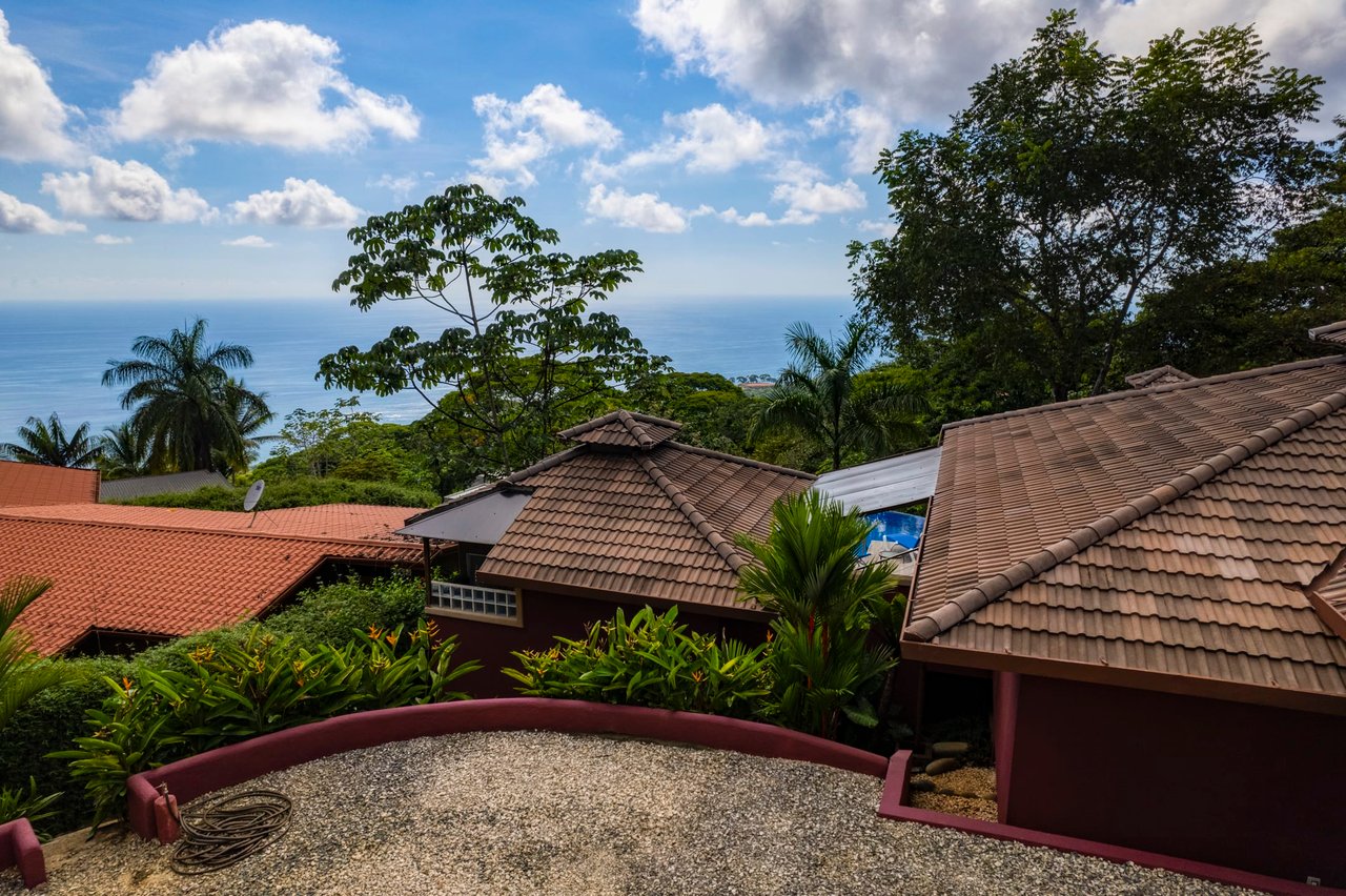 Stunning Ocean Views at Casa Perezoso