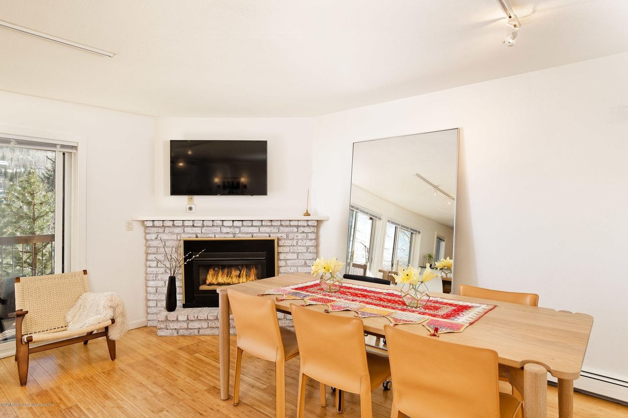 35 UPPER WOODBRIDGE RD #5CD 