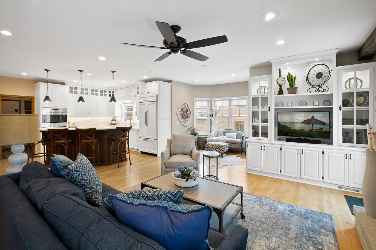 Beautifully Updated Eden Prairie Home on Quiet Cul-De-Sac!