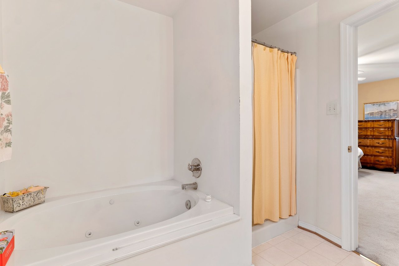 3531 Sherwood Bluff Way