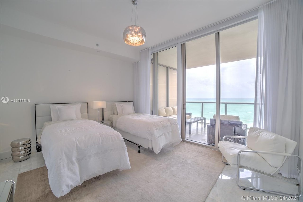 9705 Collins Ave, 1204N