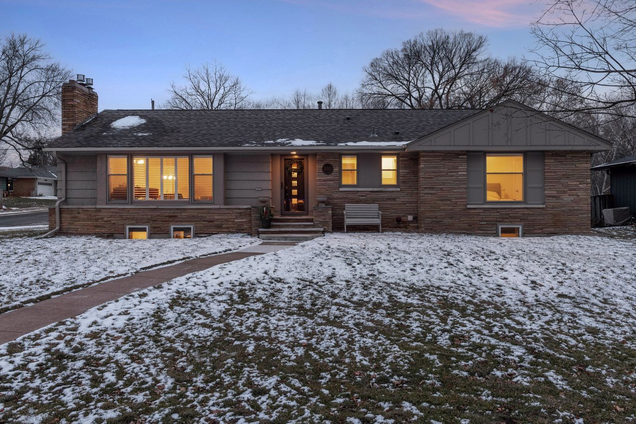 5301 Hollywood Road, Edina