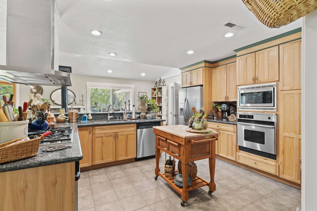 501 Shell Ln, Placerville